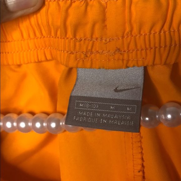 Nike women’s shorts, with draw string and pocket - Picture 4 of 6